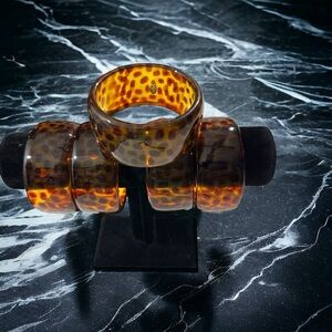 Vtg Signed Joan Rivers Faux Tortoise Leopard Cheetah Print Lucite Chunky Bangle